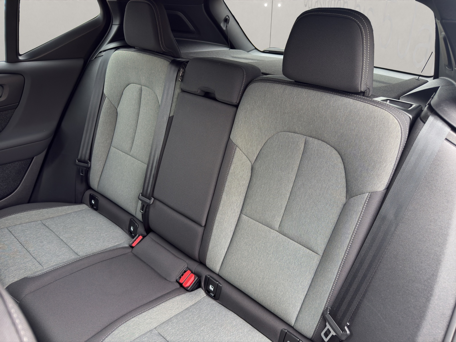 VOLVO XC40 2.0 B3 MH Plus Dark-image-11