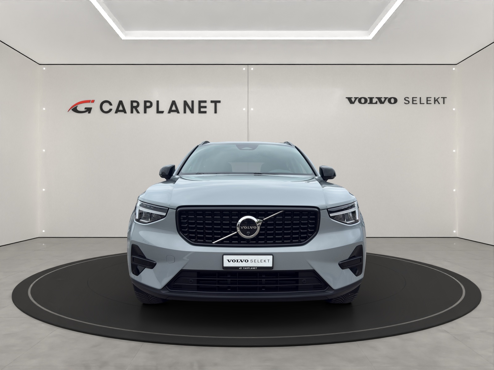 VOLVO XC40 2.0 B3 MH Plus Dark-image-4