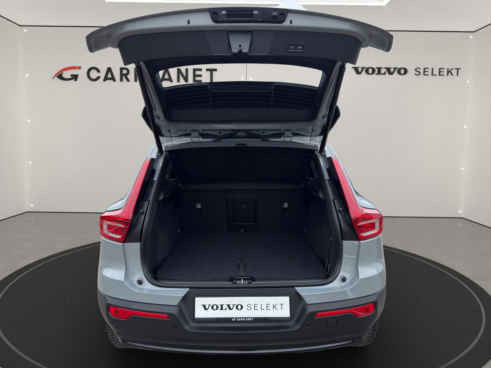 VOLVO XC40 2.0 B3 MH Plus Dark-image-6