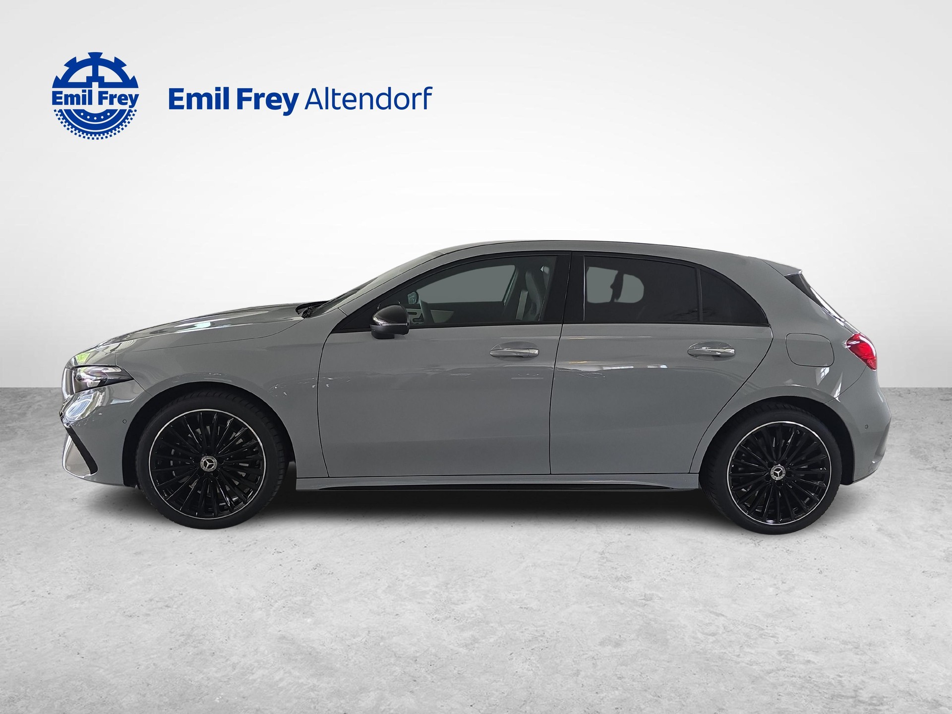 MERCEDES-BENZ A 250 e EQ Star AMG Line-showroom-element-1