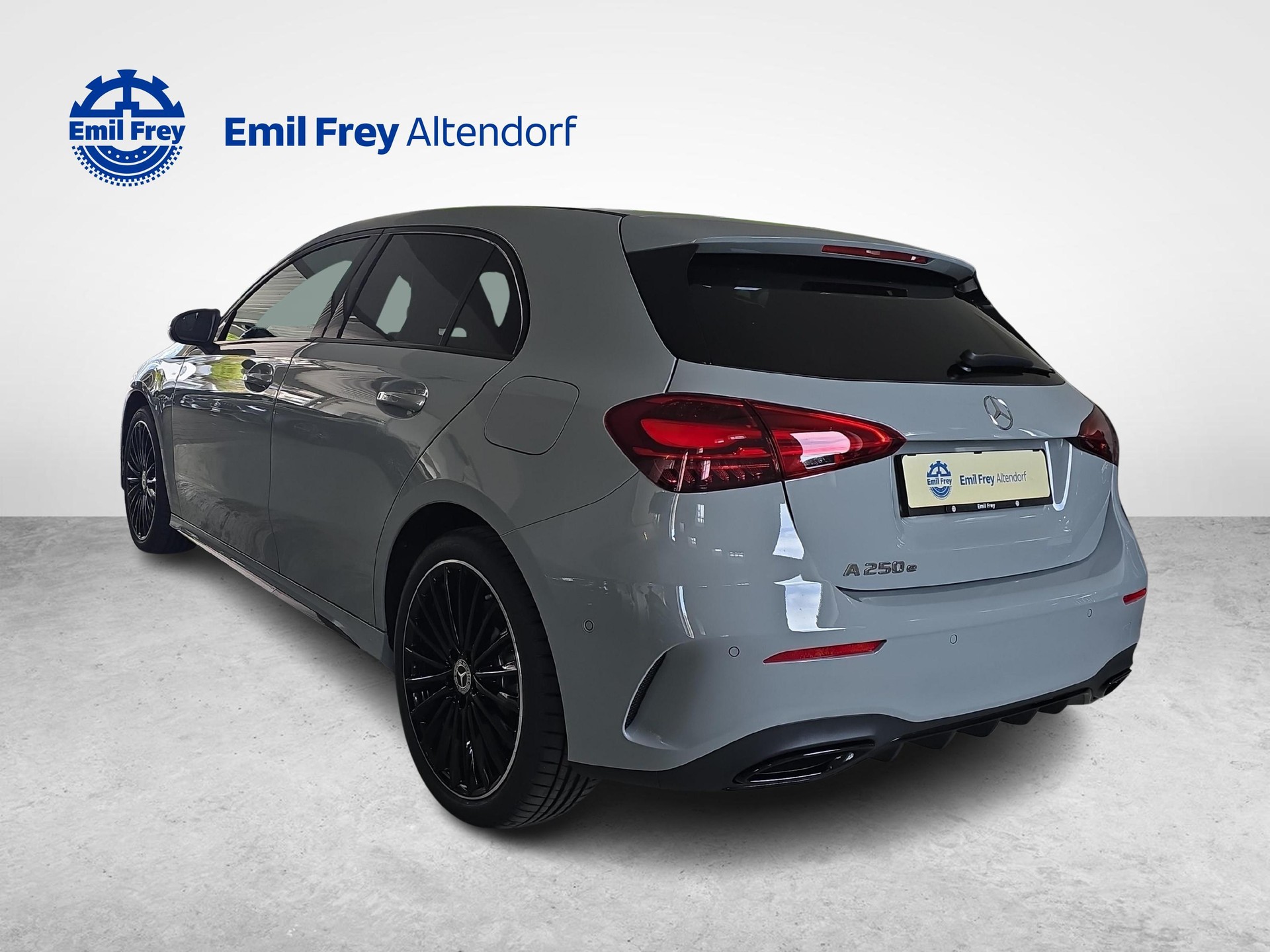 MERCEDES-BENZ A 250 e EQ Star AMG Line-image-2