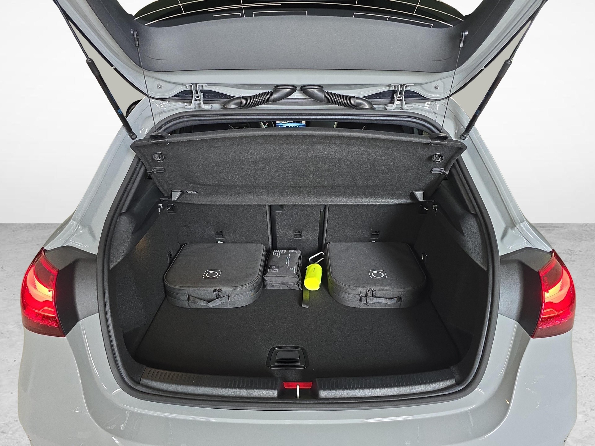 MERCEDES-BENZ A 250 e EQ Star AMG Line-image-11