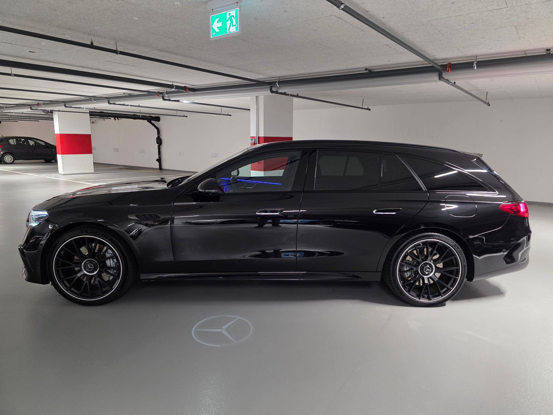 MERCEDES-BENZ E 53 Hybrid T 4Matic+ 9G-Tronic-image-9