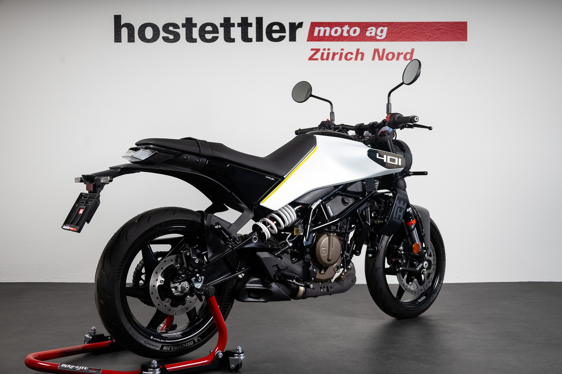 HUSQVARNA 401 Vitpilen-showroom-element-2