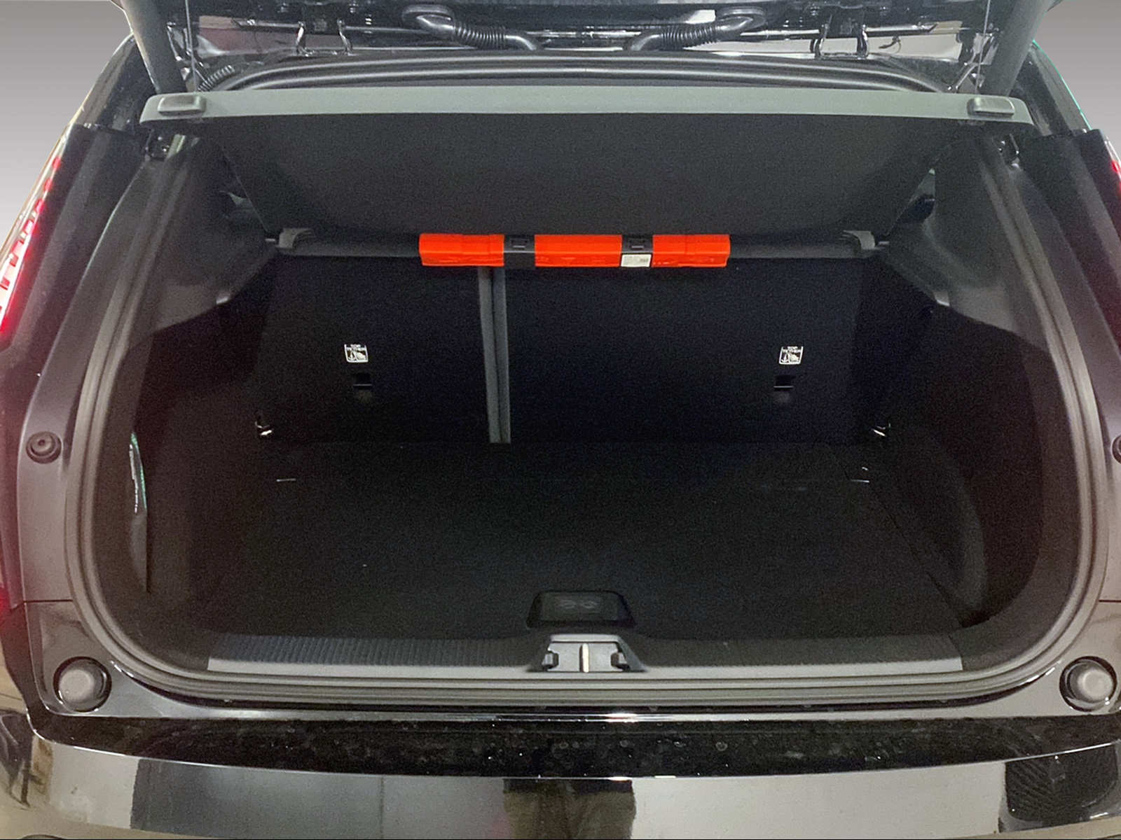 VOLVO EX 30 E60 Twin Ultra Performance Sw. Black Ed. AWD-image-13