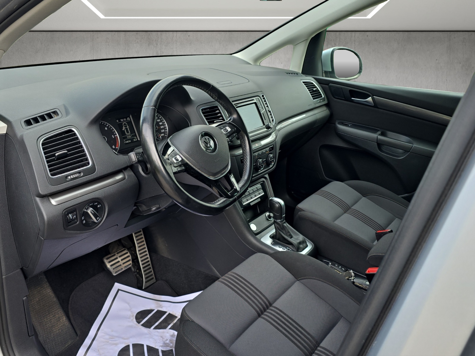 VW Sharan 2.0 TDI BMT Allstar DSG-image-8
