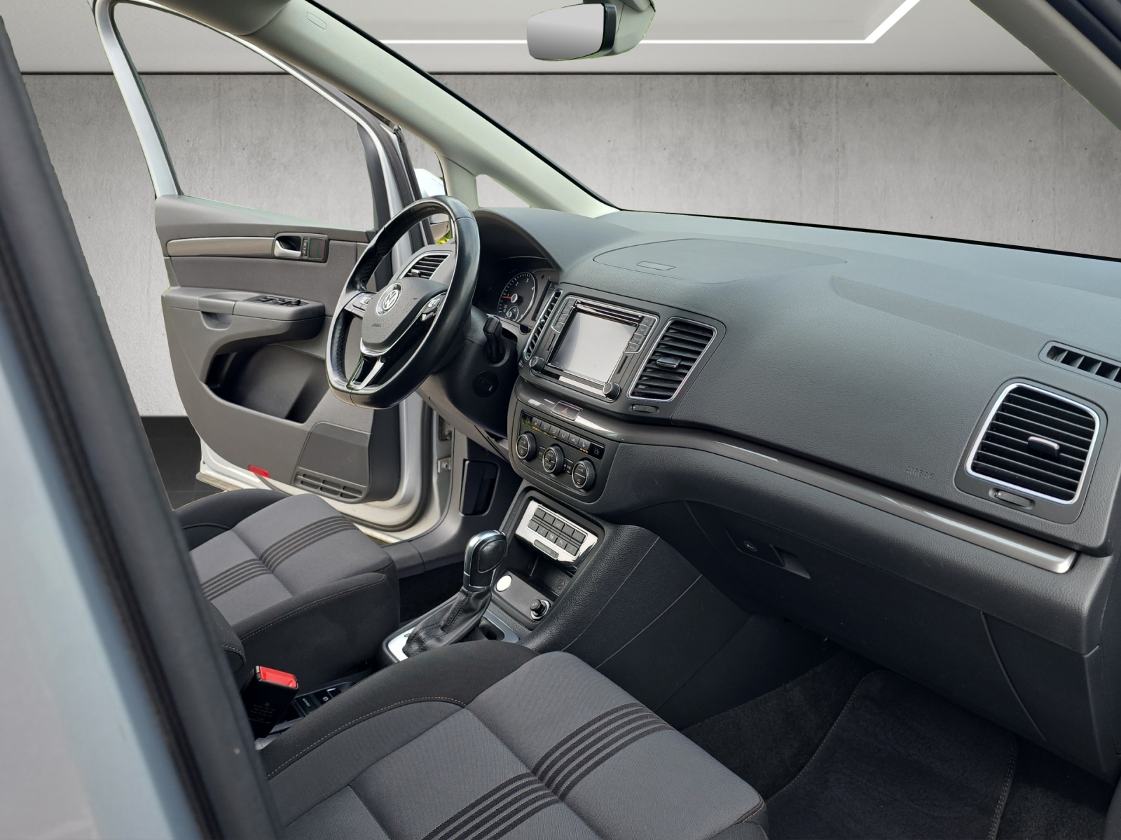 VW Sharan 2.0 TDI BMT Allstar DSG-image-10
