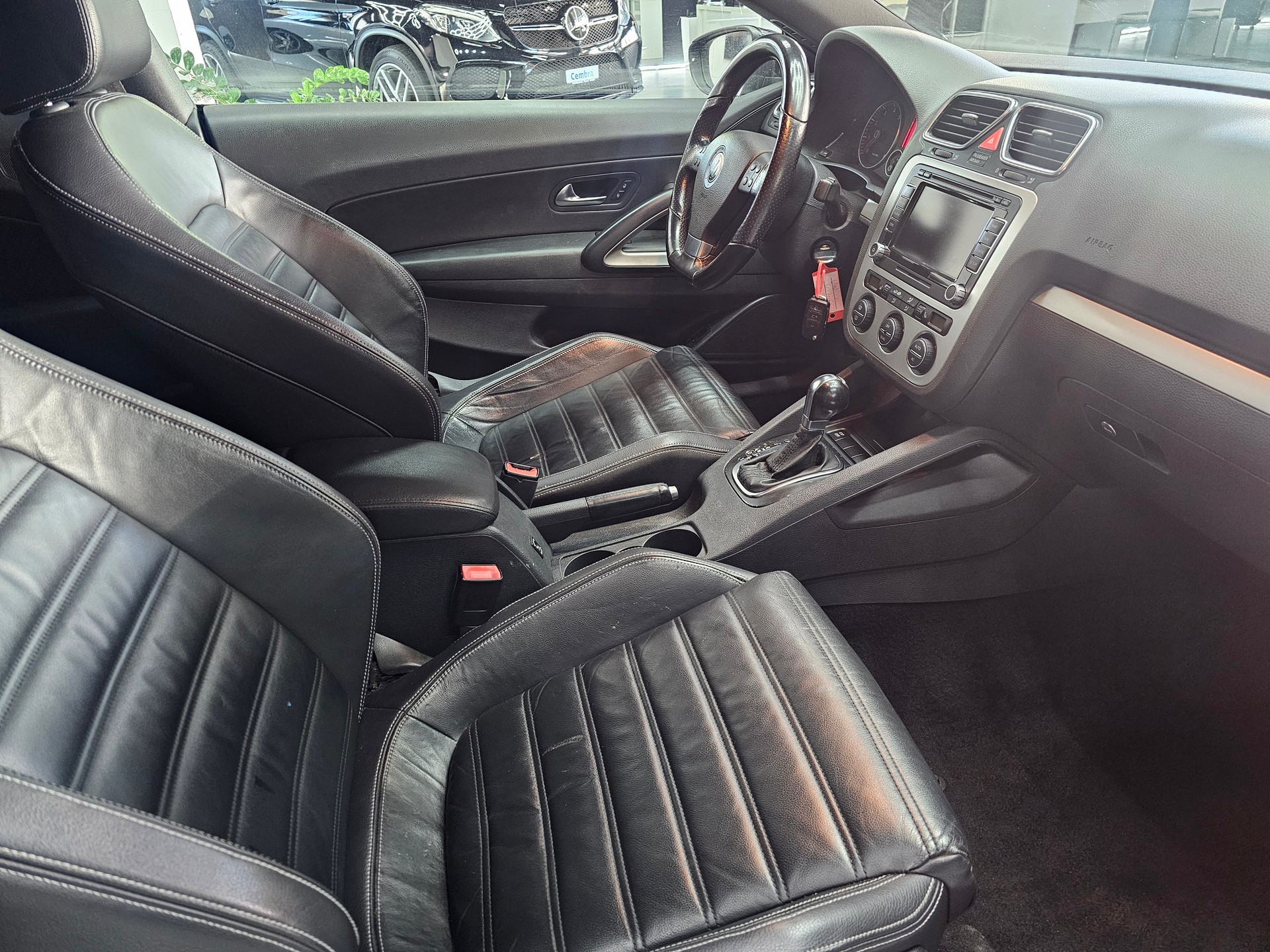 VW Scirocco 2.0 TSI DSG-showroom-element-2