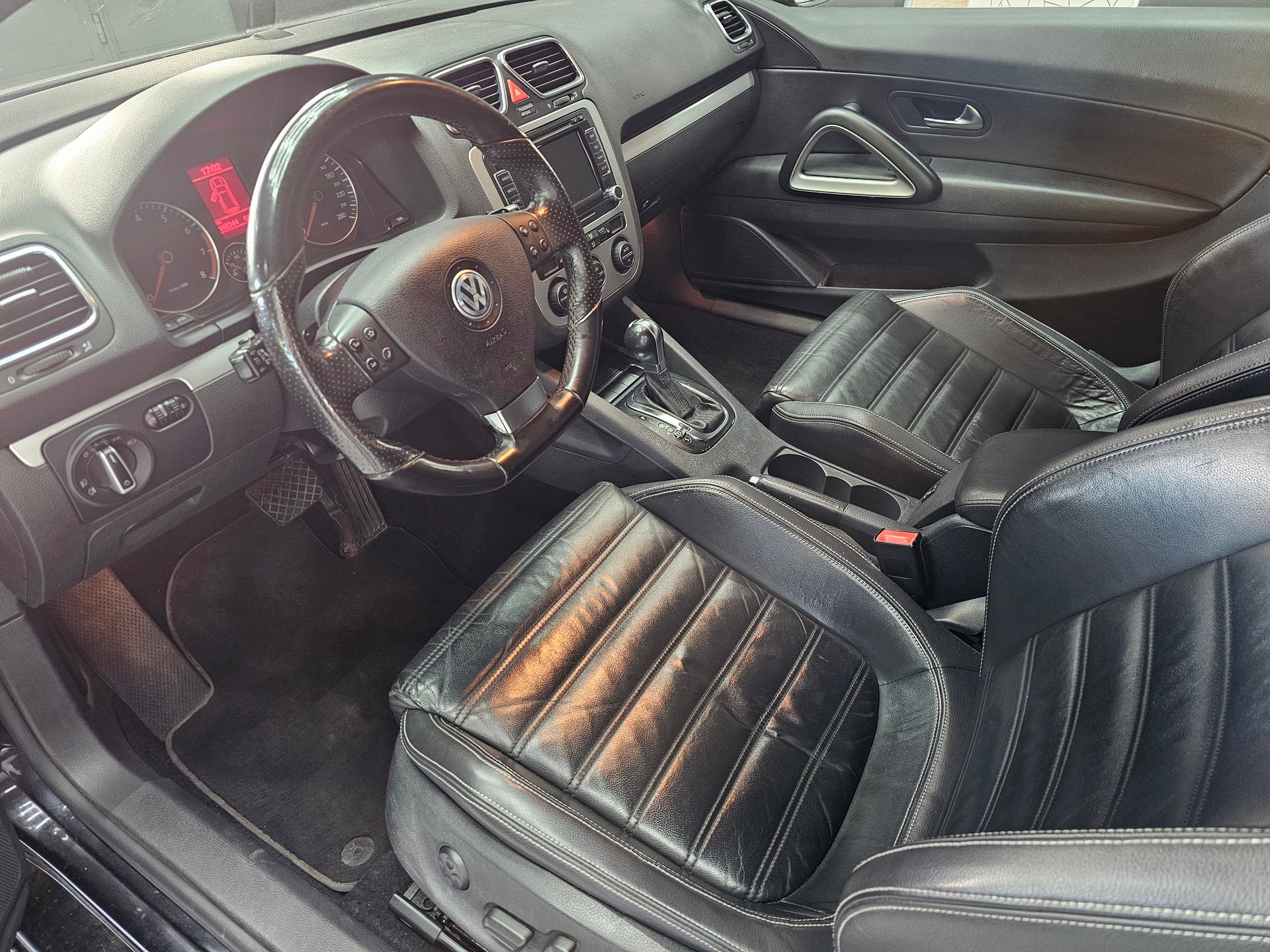 VW Scirocco 2.0 TSI DSG-showroom-element-1