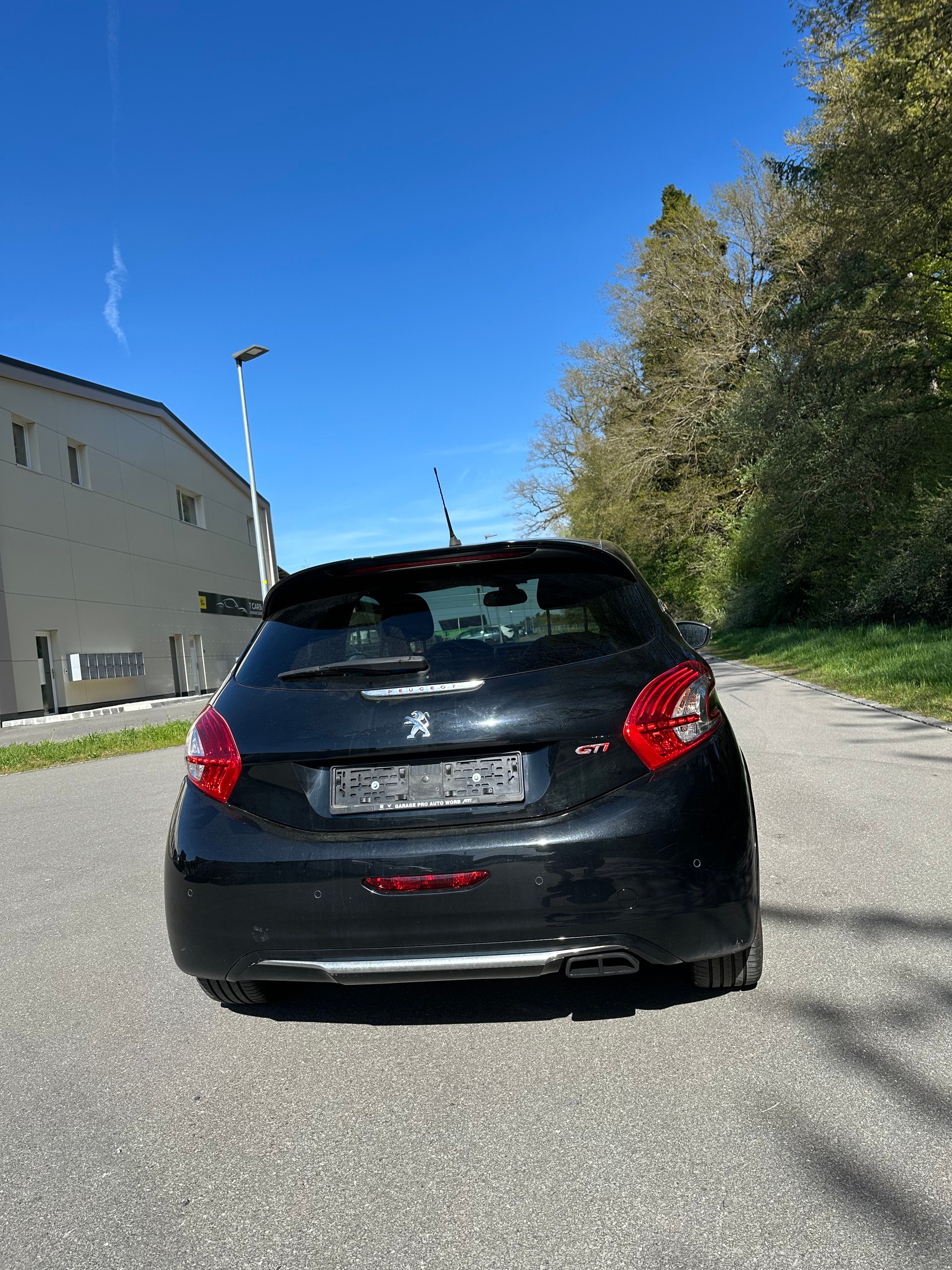 PEUGEOT 208 1.6 Turbo GTi-image-3