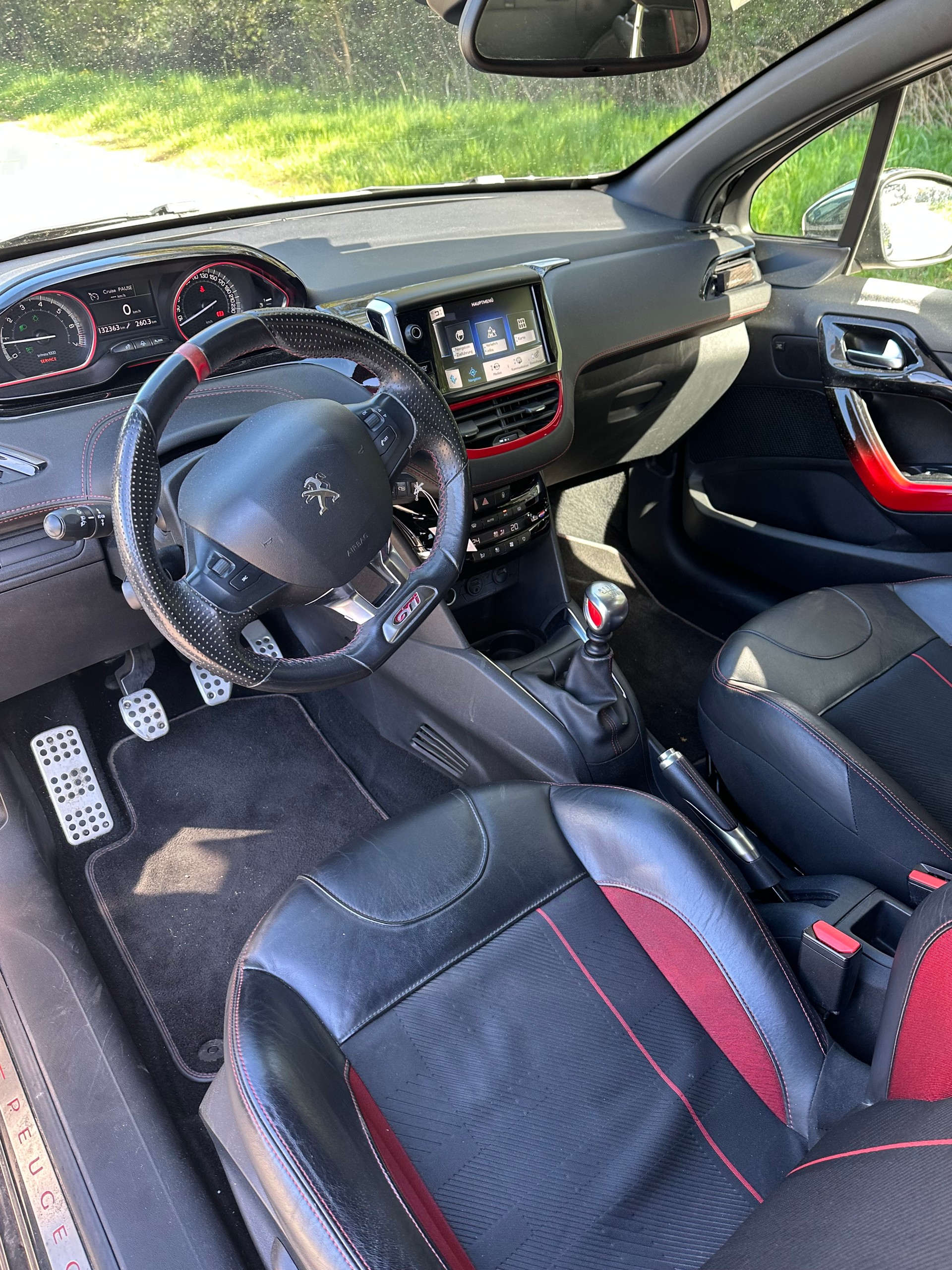 PEUGEOT 208 1.6 Turbo GTi-image-5