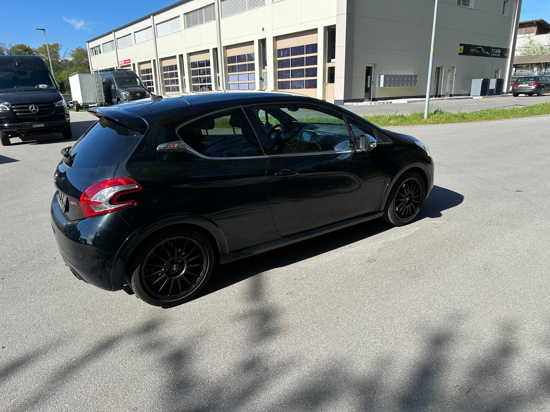 PEUGEOT 208 1.6 Turbo GTi-image-2
