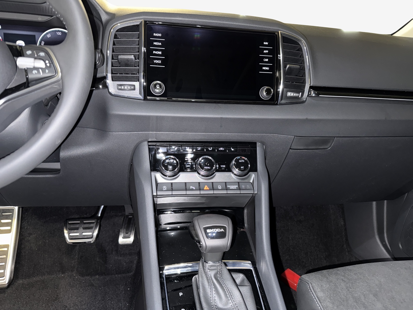 SKODA Karoq 1.5 TSI Dynamic DSG-image-10