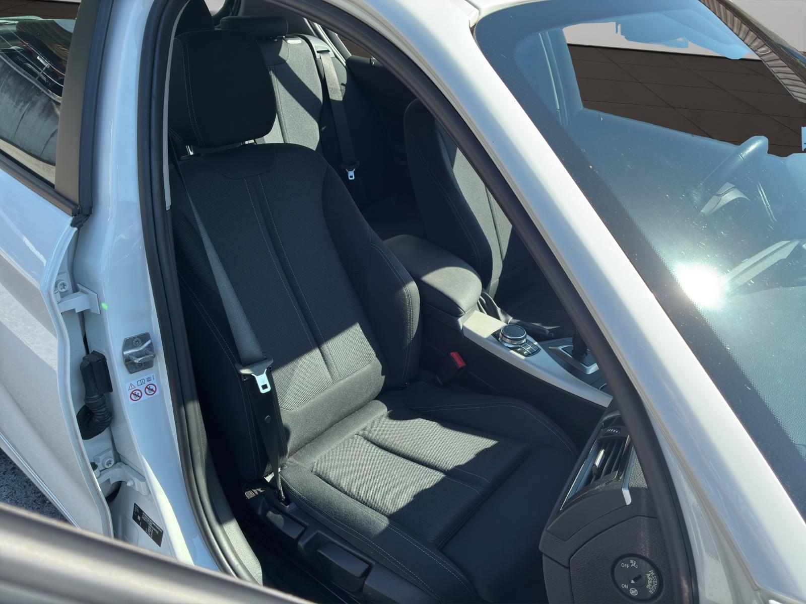 BMW 120d xDrive-image-10