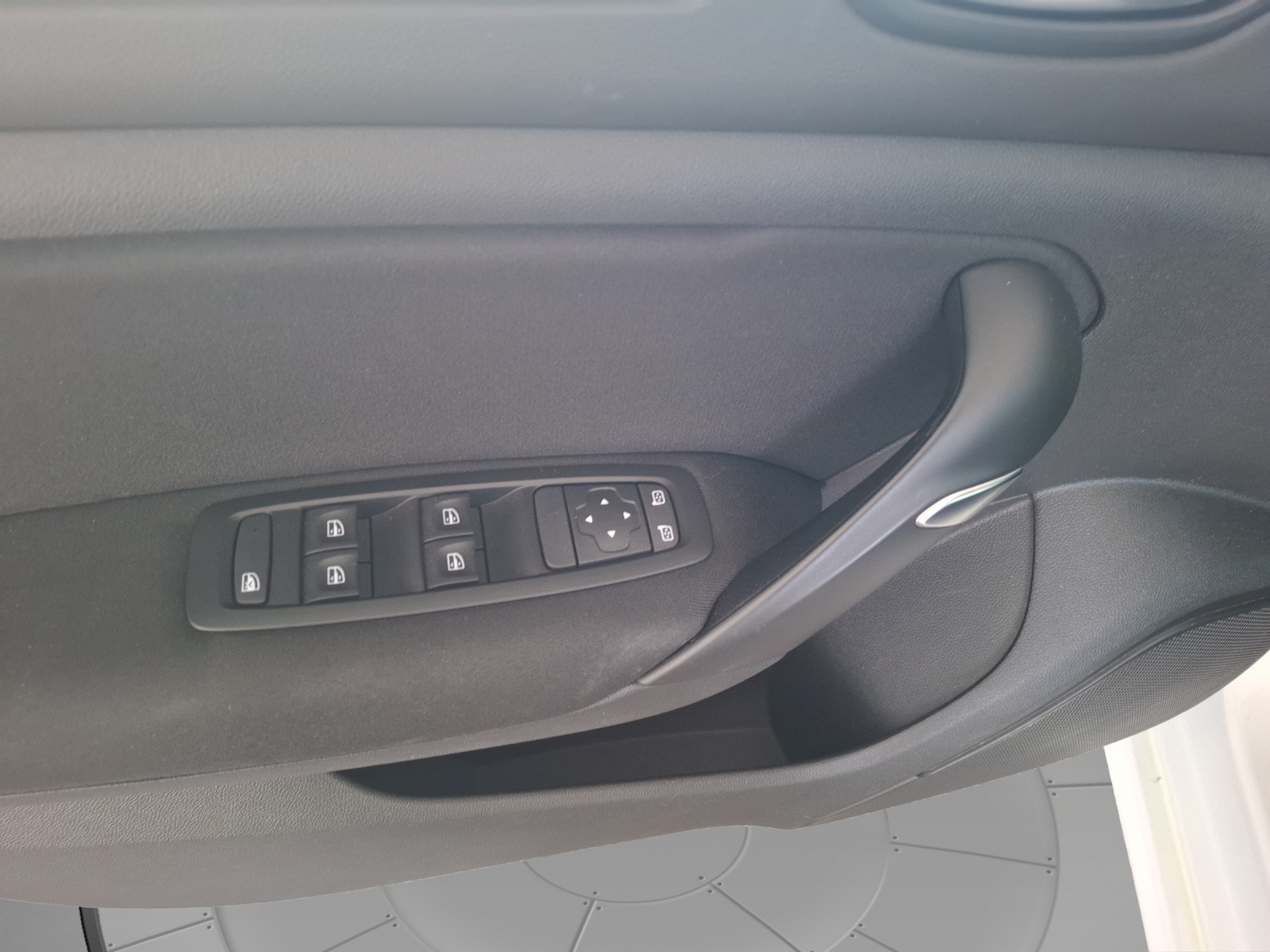RENAULT Mégane Grandtour 1.5 dCi Business EDC // 8-fach bereift // Bremsbeläge NEU-image-14