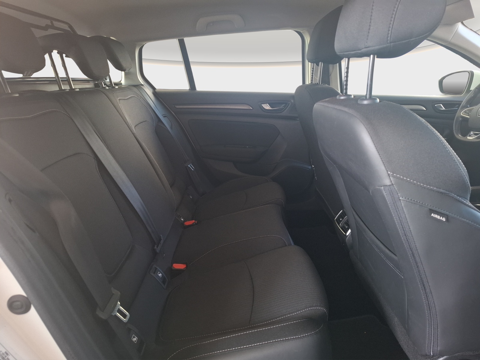 RENAULT Mégane Grandtour 1.5 dCi Business EDC // 8-fach bereift // Bremsbeläge NEU-image-10