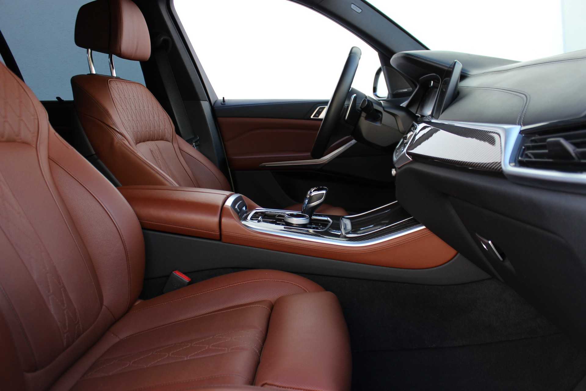 BMW X5 xDrive M50i-showroom-element-3