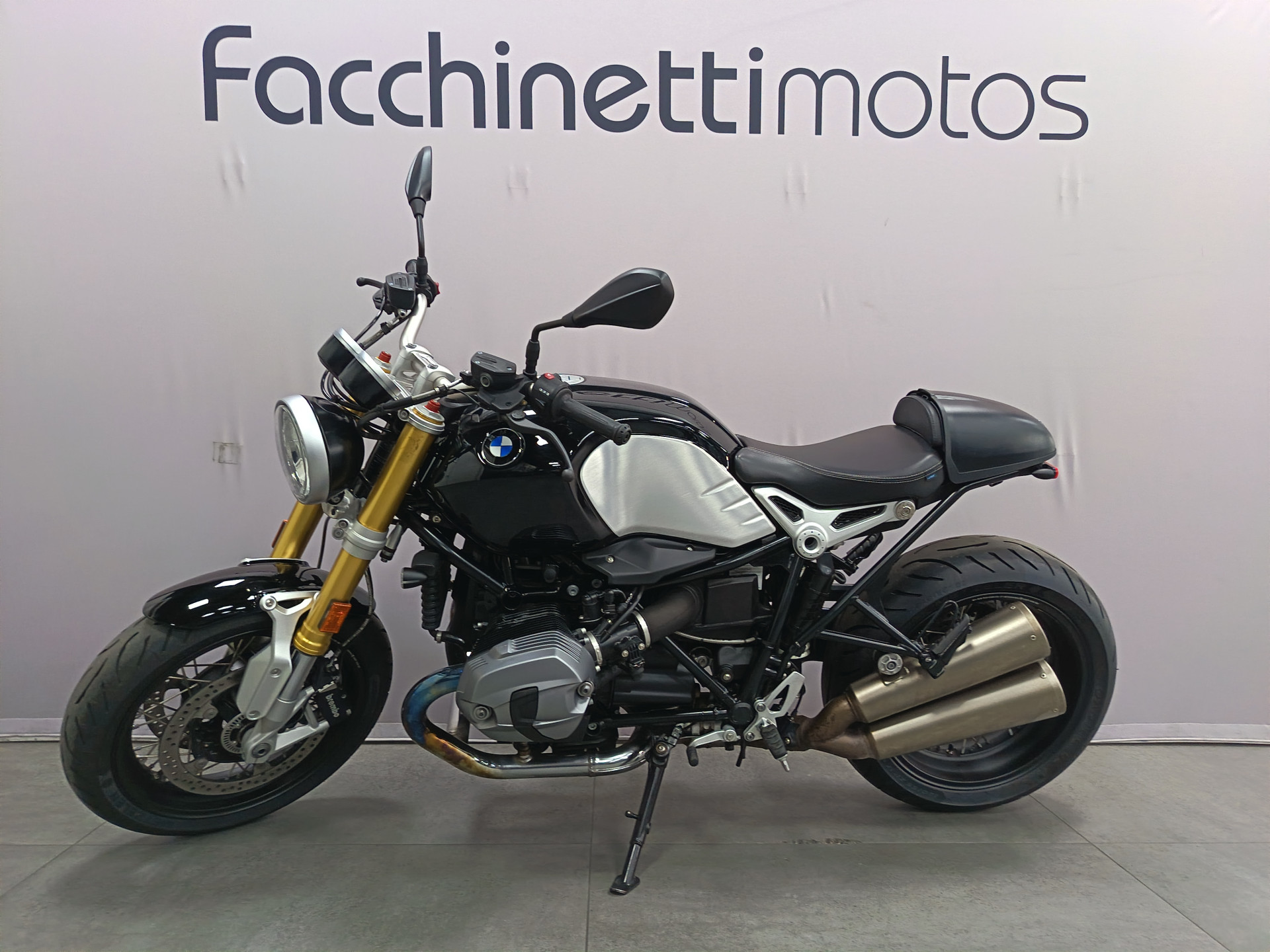 BMW R nineT-showroom-element-3