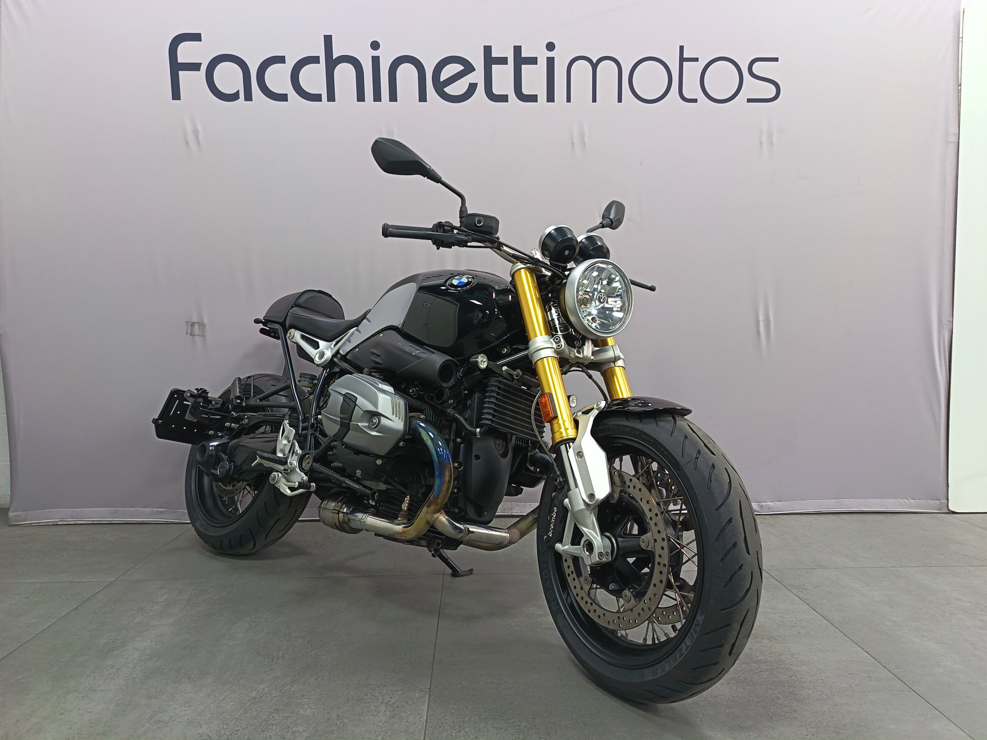 BMW R nineT-showroom-element-1