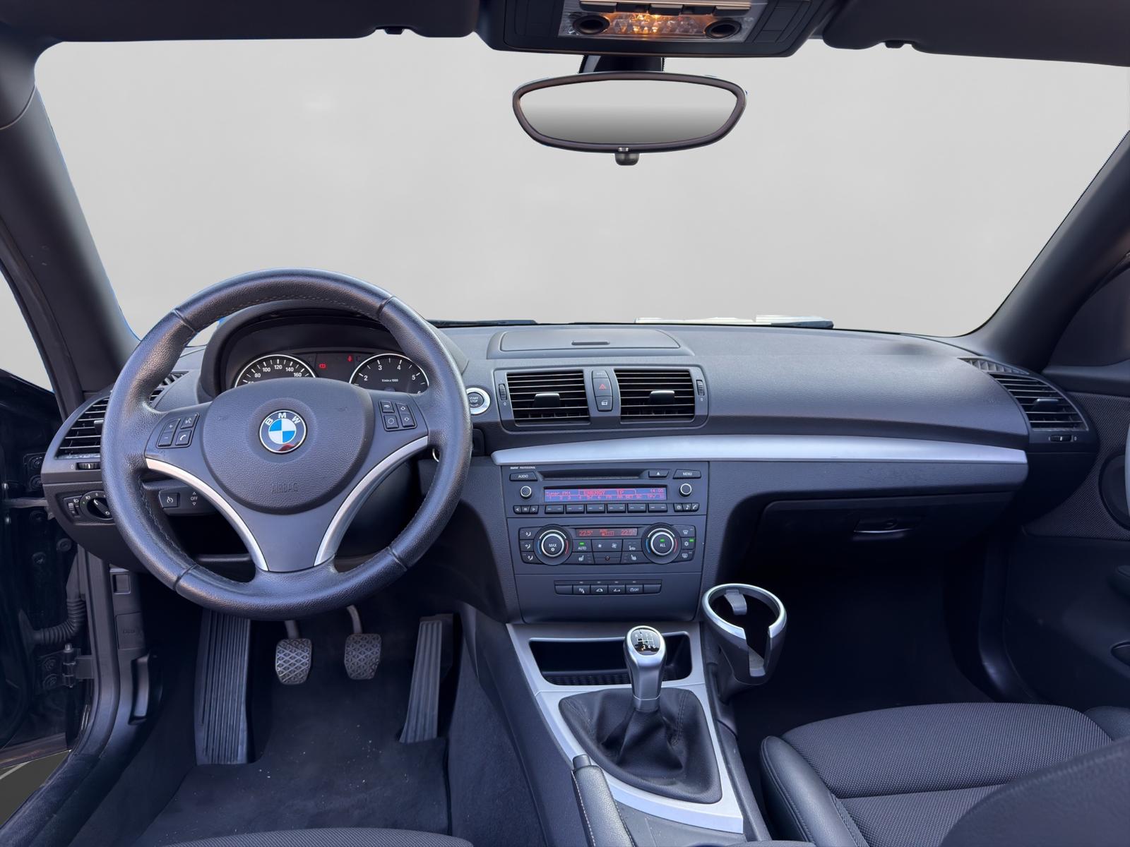 BMW 118i Cabrio-image-10