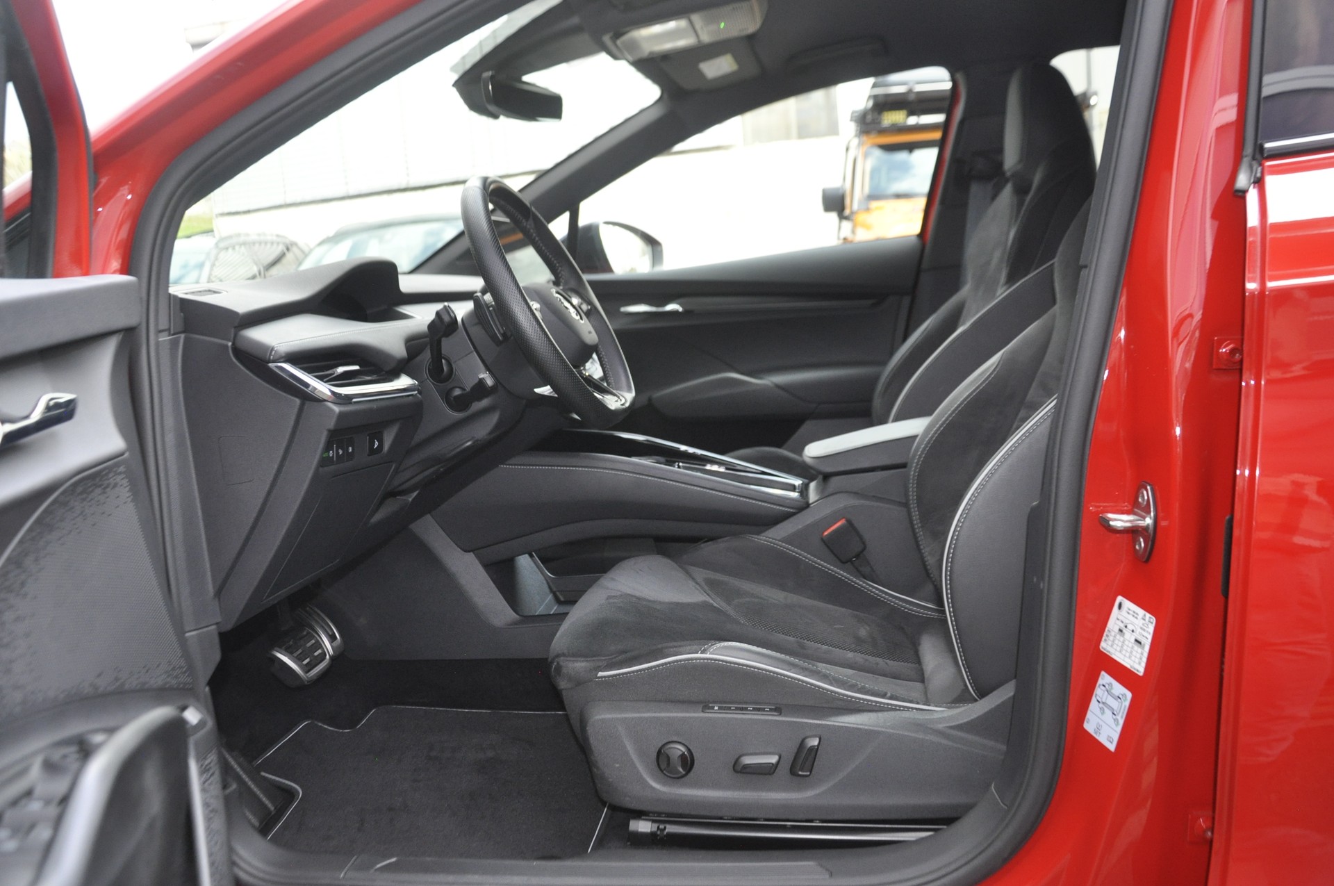 SKODA Enyaq iV 80x SportLine I Anhängerkupplung-image-3