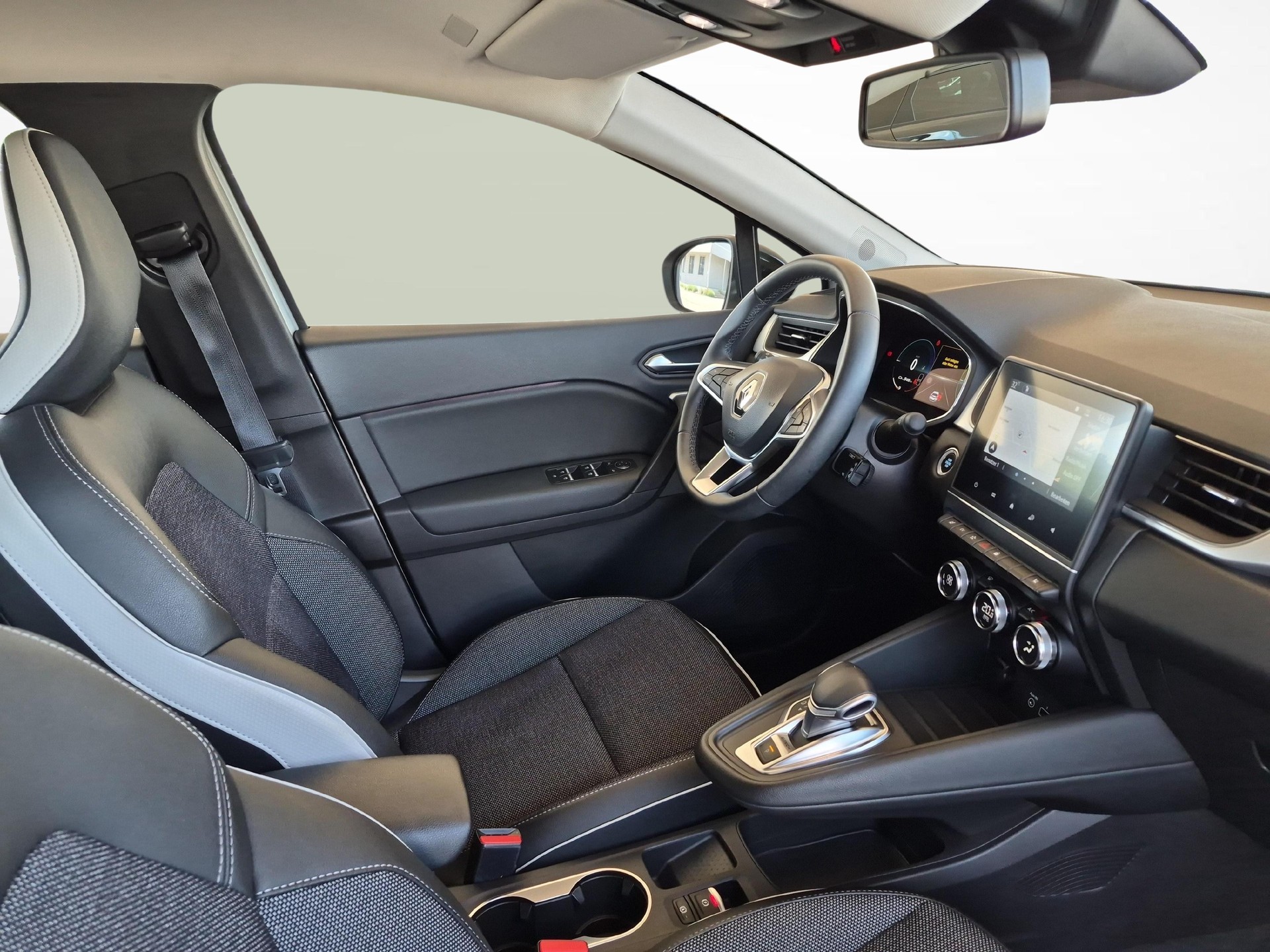 RENAULT Captur 1.6 E-Tech techno / Jetzt mit attraktivem 1.99% Leasing-image-9