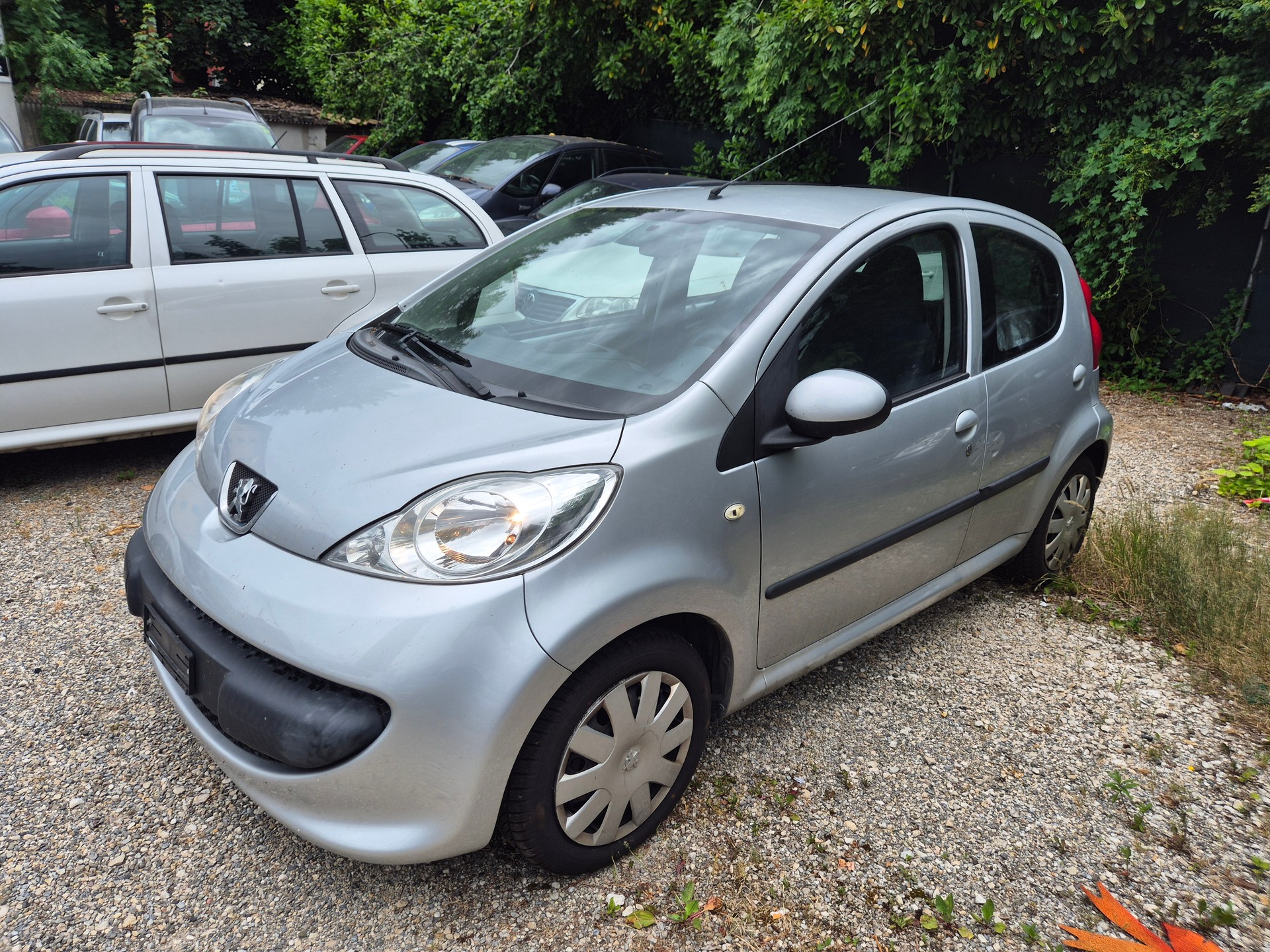PEUGEOT 107 1.0 Trendy-image-1