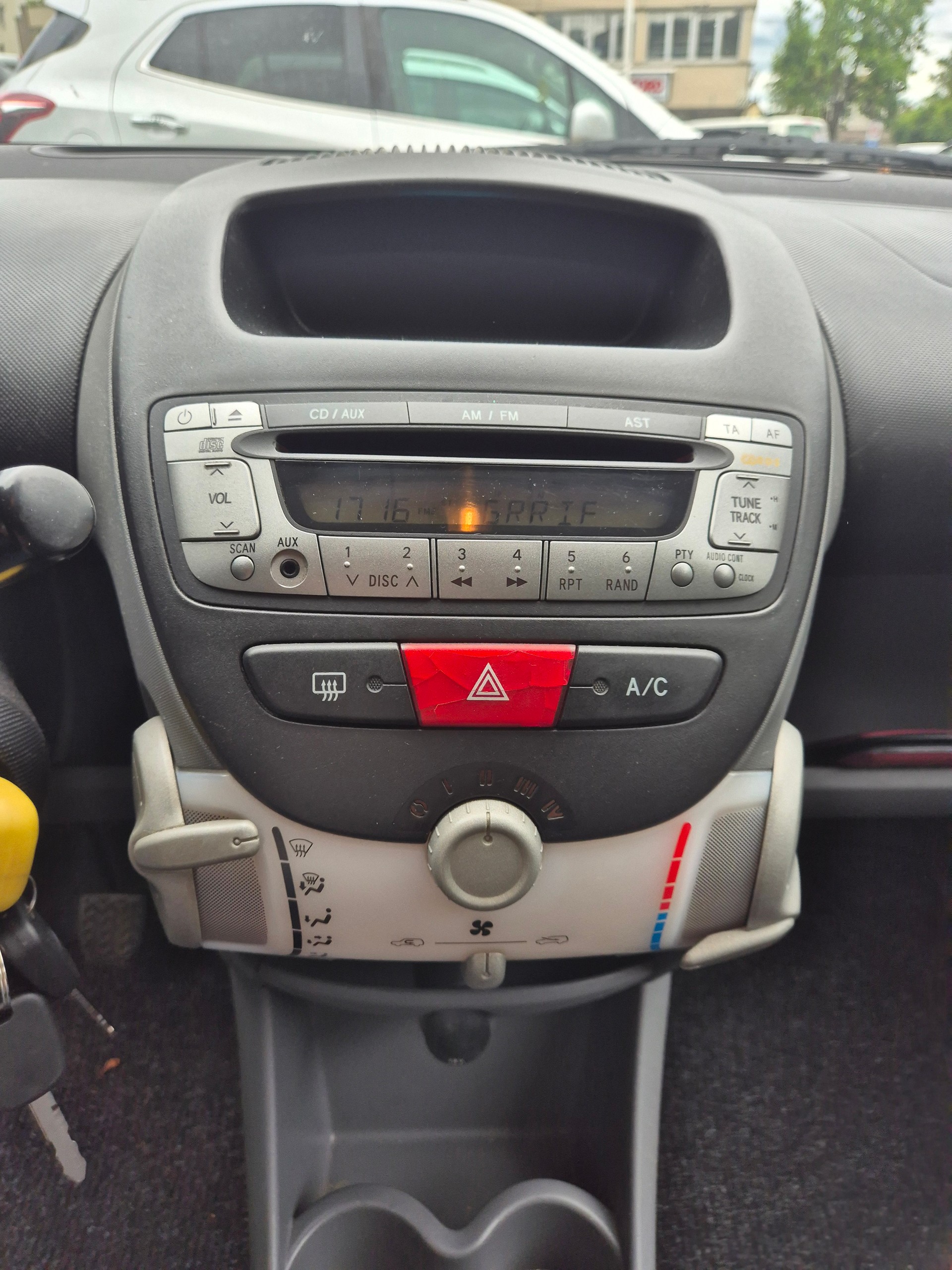 PEUGEOT 107 1.0 Trendy-image-11