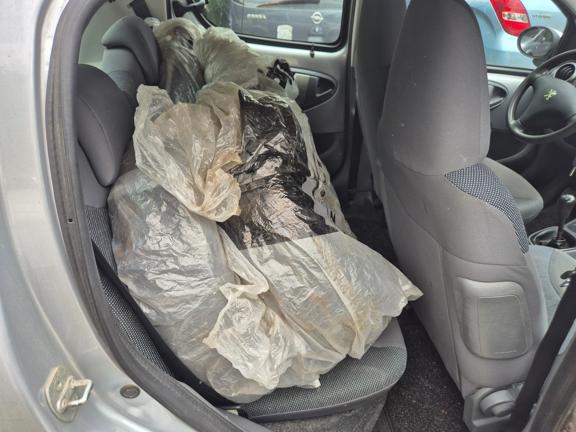 PEUGEOT 107 1.0 Trendy-image-9