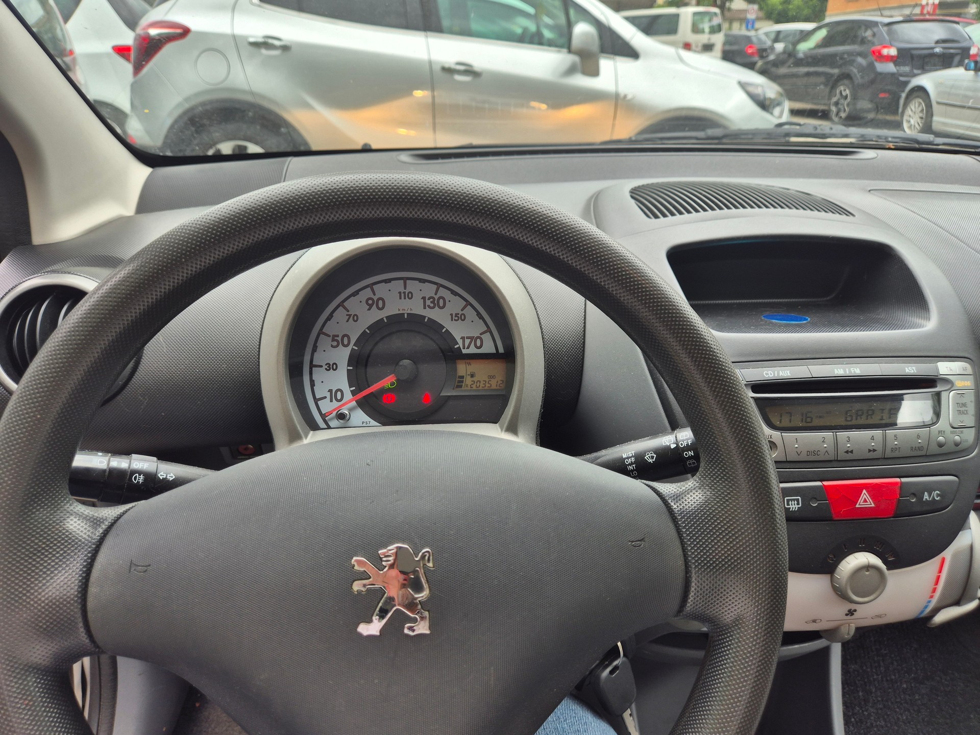 PEUGEOT 107 1.0 Trendy-image-12