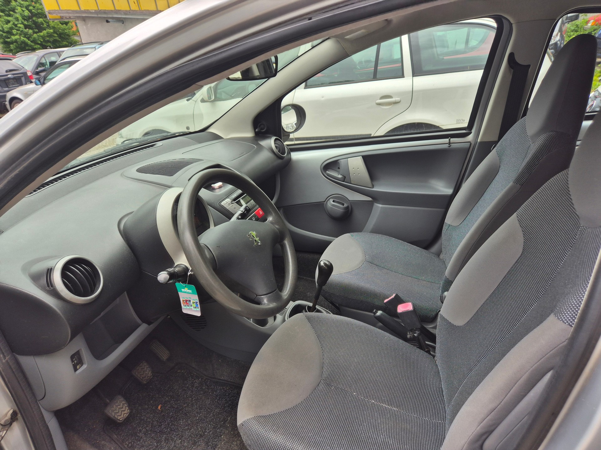 PEUGEOT 107 1.0 Trendy-image-7