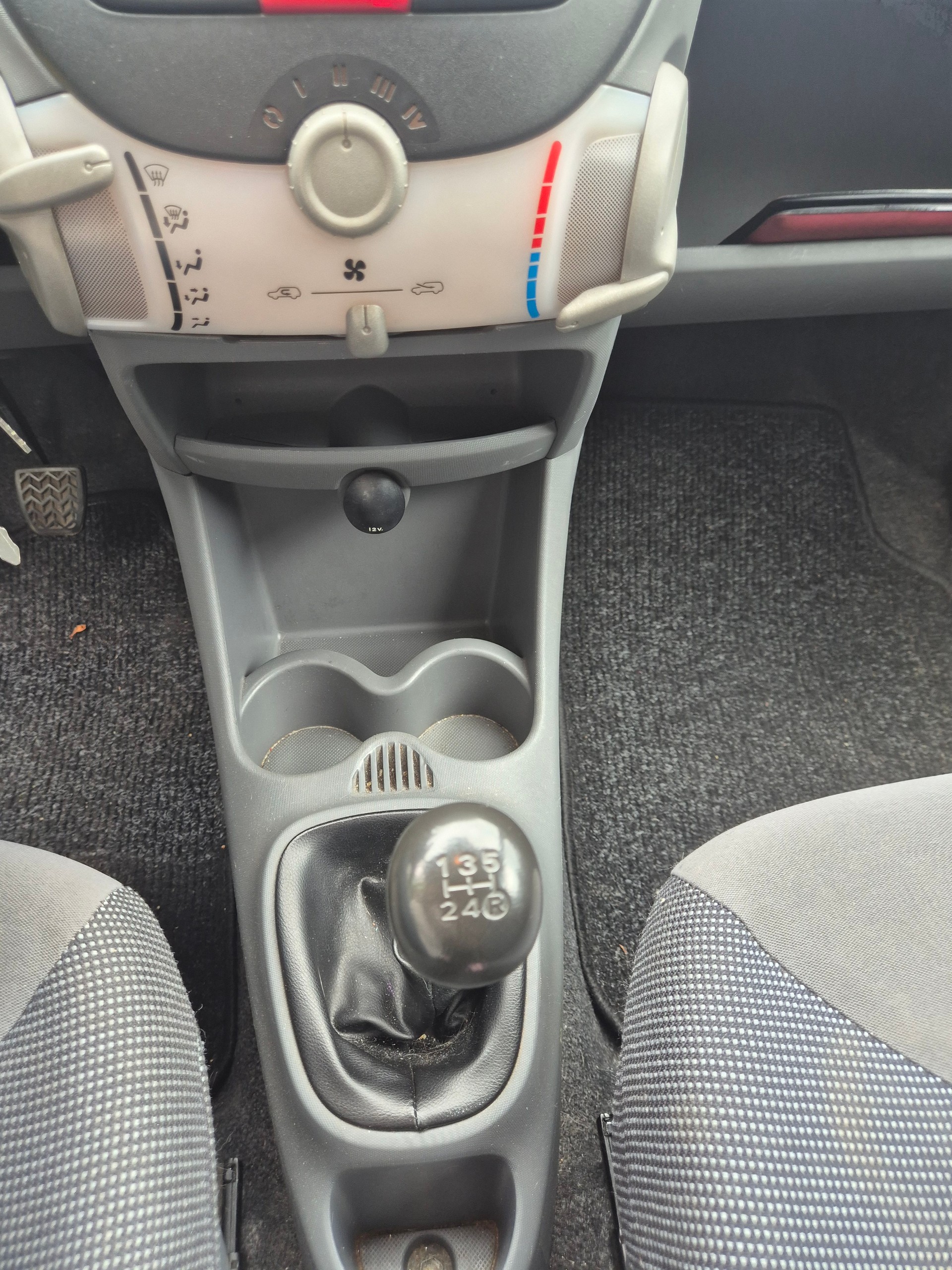 PEUGEOT 107 1.0 Trendy-image-10