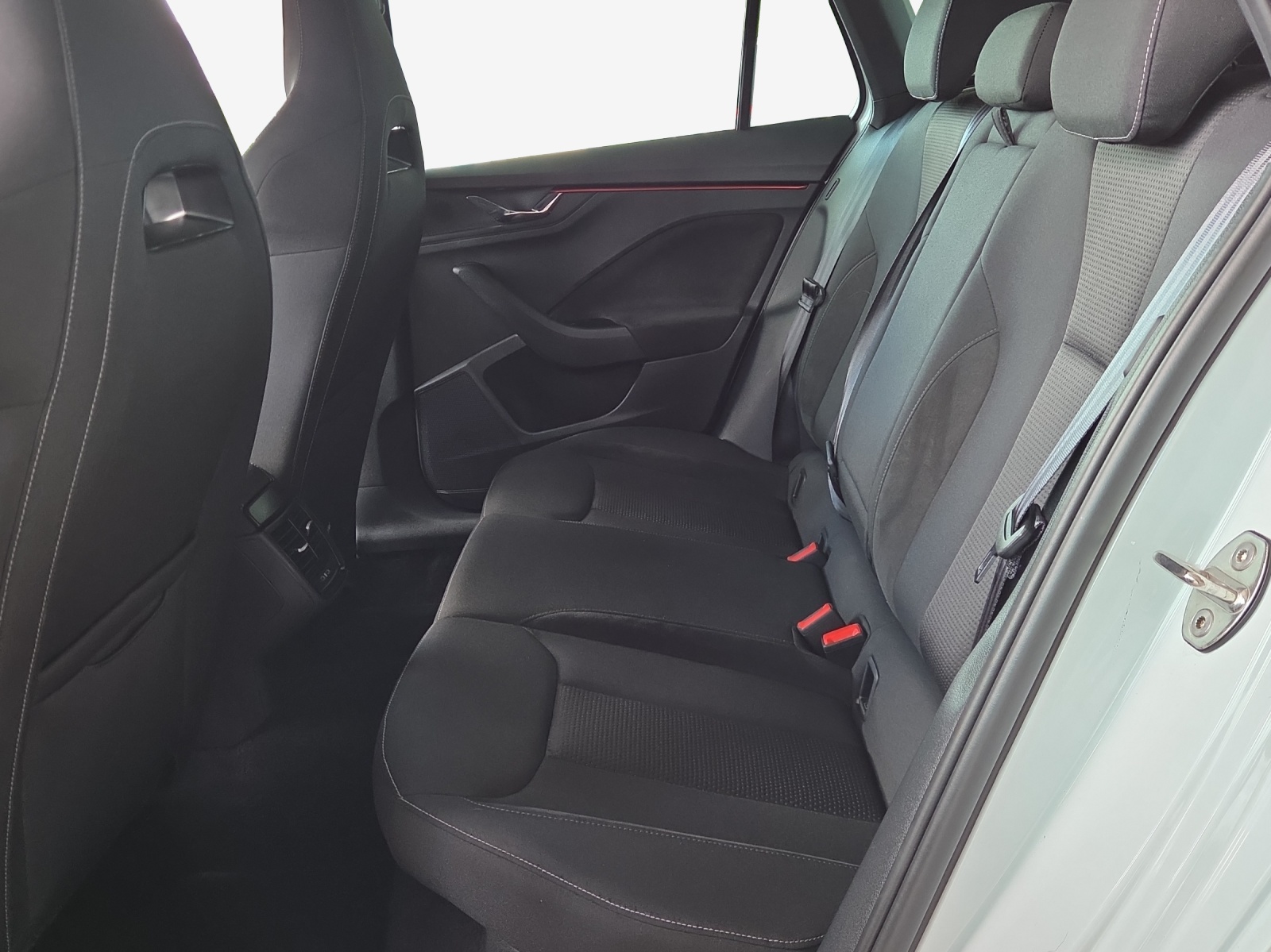 SKODA Kamiq 1.0 TSI Selection DSG-image-11