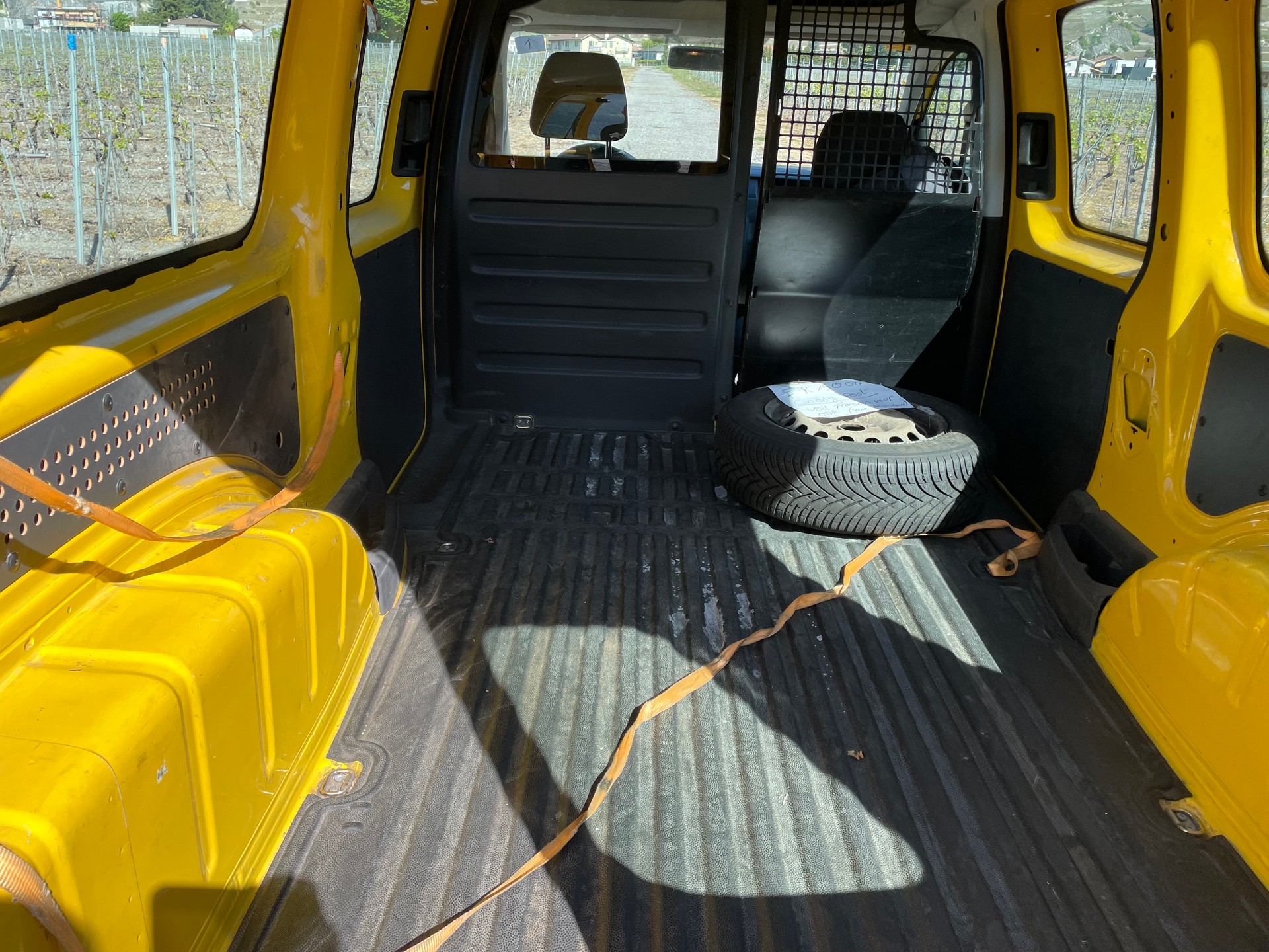 VW Caddy Maxi 2.0TDI 4Motion BlueMotion Technology-image-7