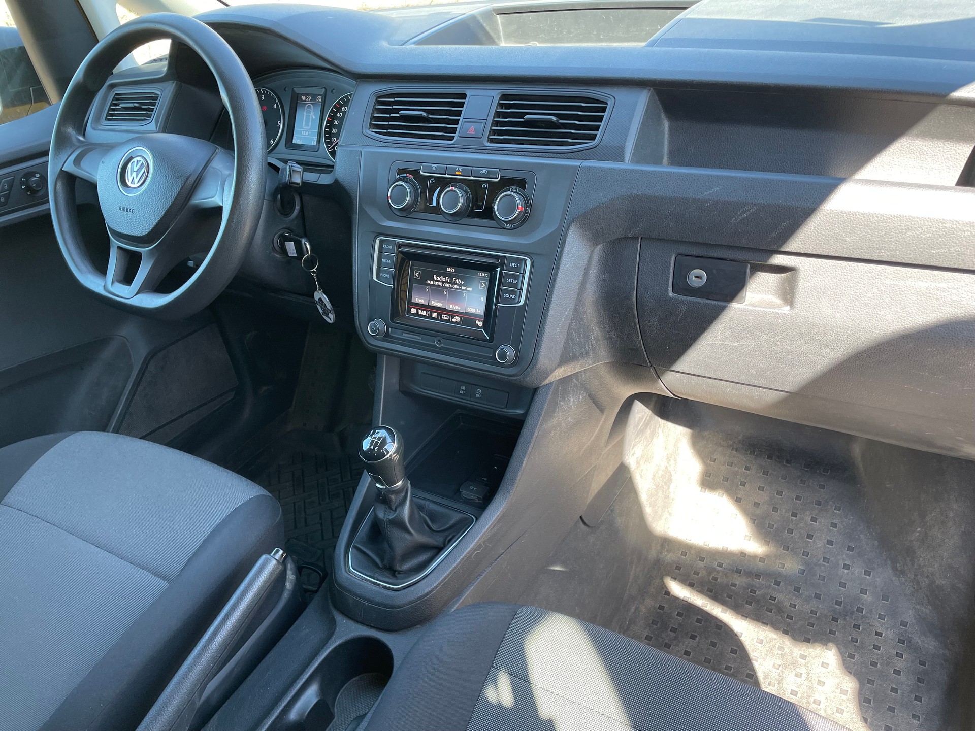 VW Caddy Maxi 2.0TDI 4Motion BlueMotion Technology-image-8