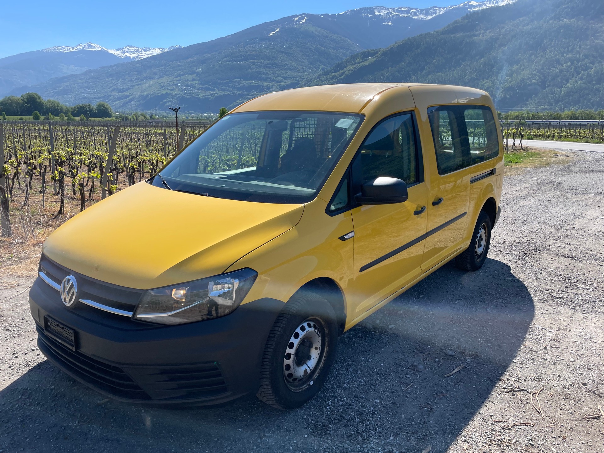 VW Caddy Maxi 2.0TDI 4Motion BlueMotion Technology-image-0