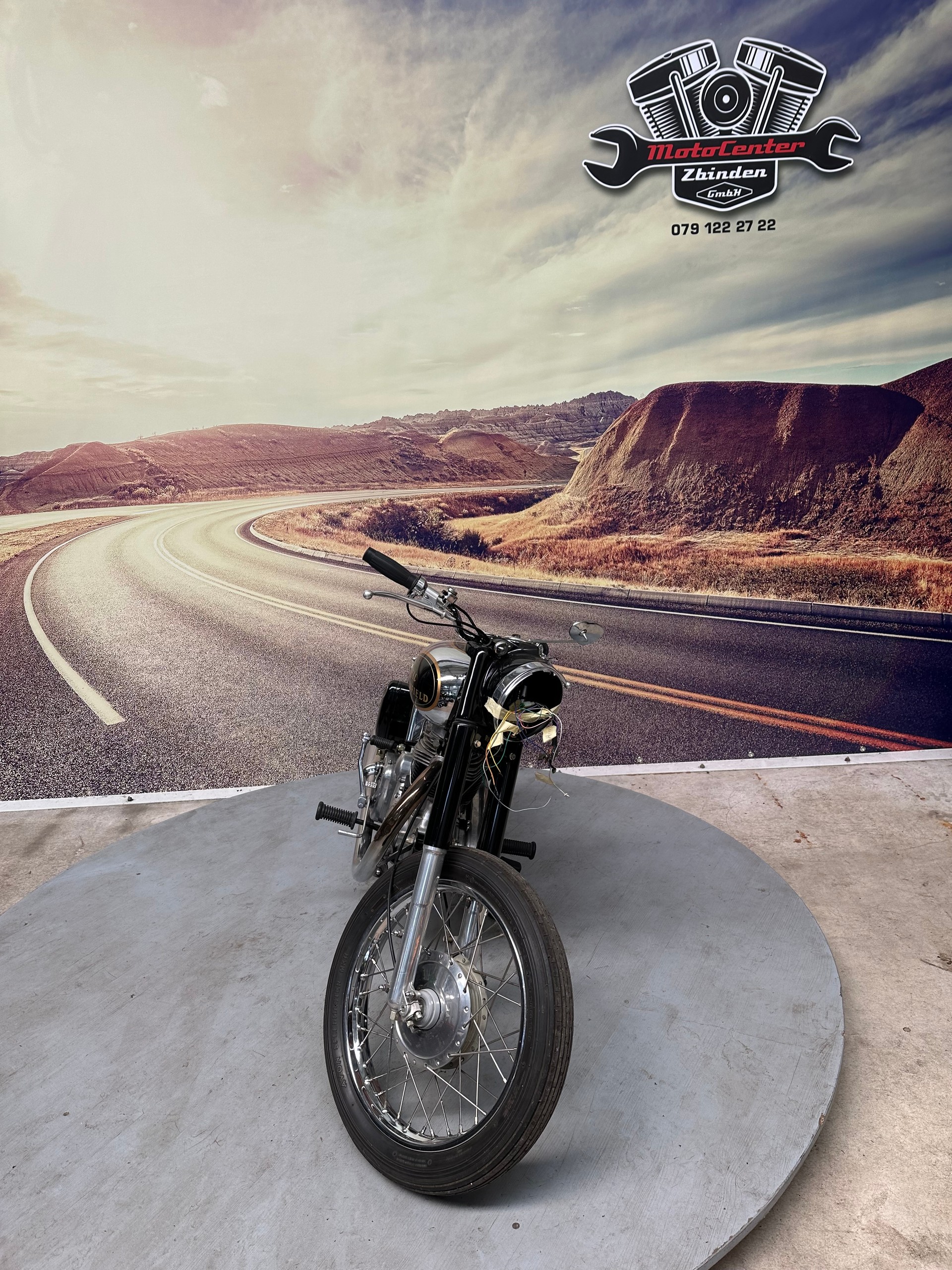 ROYAL ENFIELD Bullet 500 2 stück-showroom-element-1