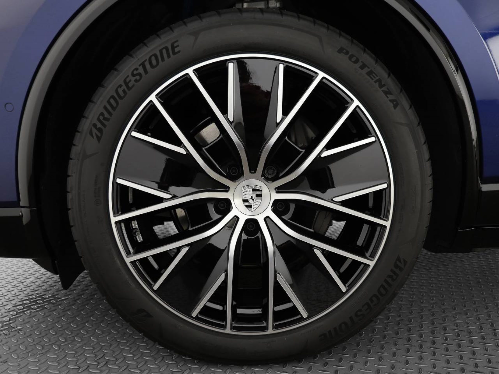 PORSCHE Macan 4-image-7
