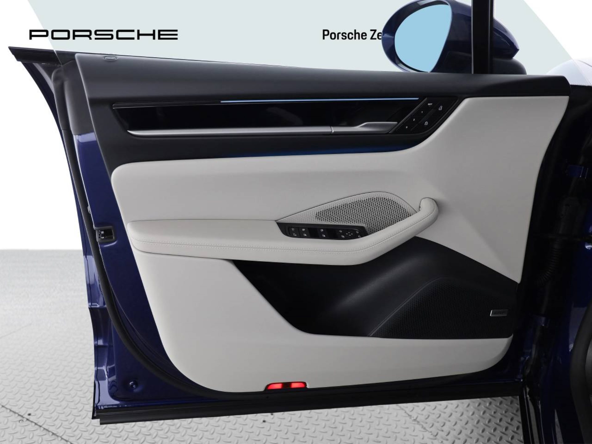PORSCHE Macan 4-image-12