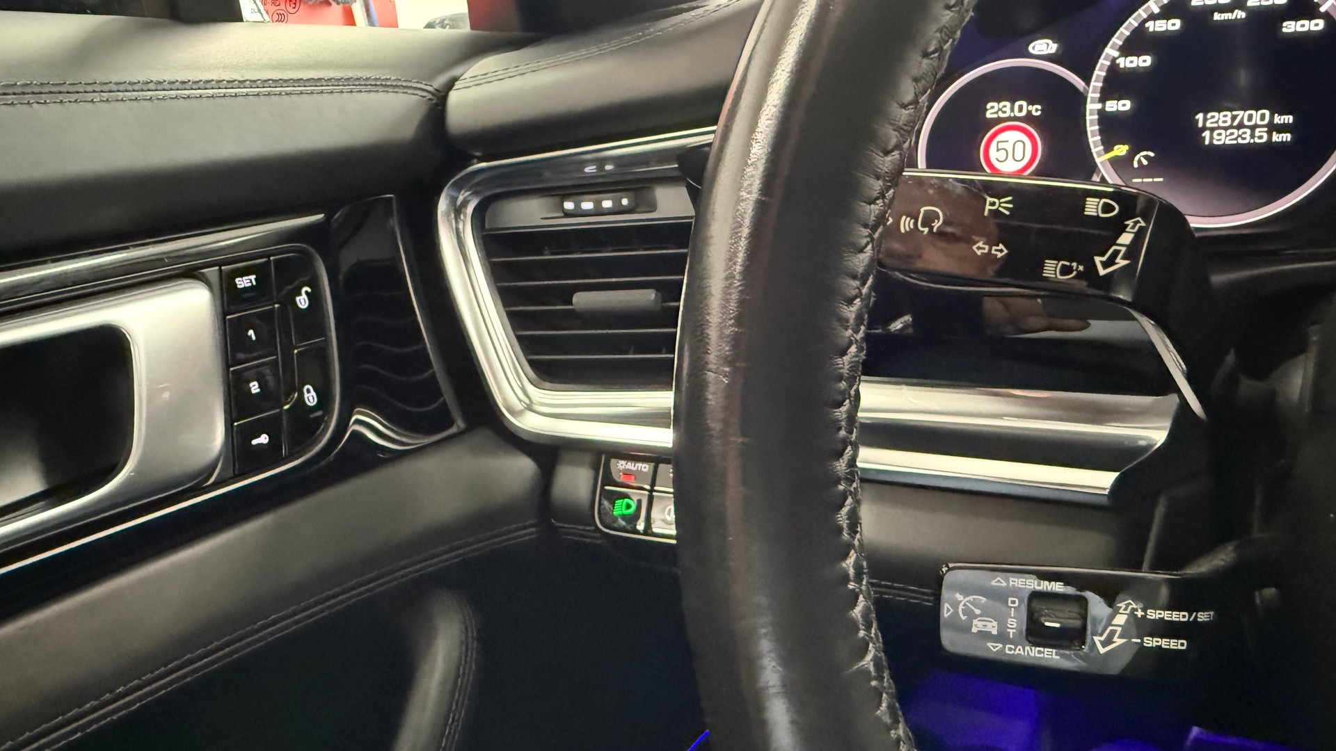 PORSCHE Panamera 4 E-Hybrid PDK, frisch ab MFK 1 Jahre oder 20000km Garantie, CH Fahrzeug mit voller Ausstattung-image-21