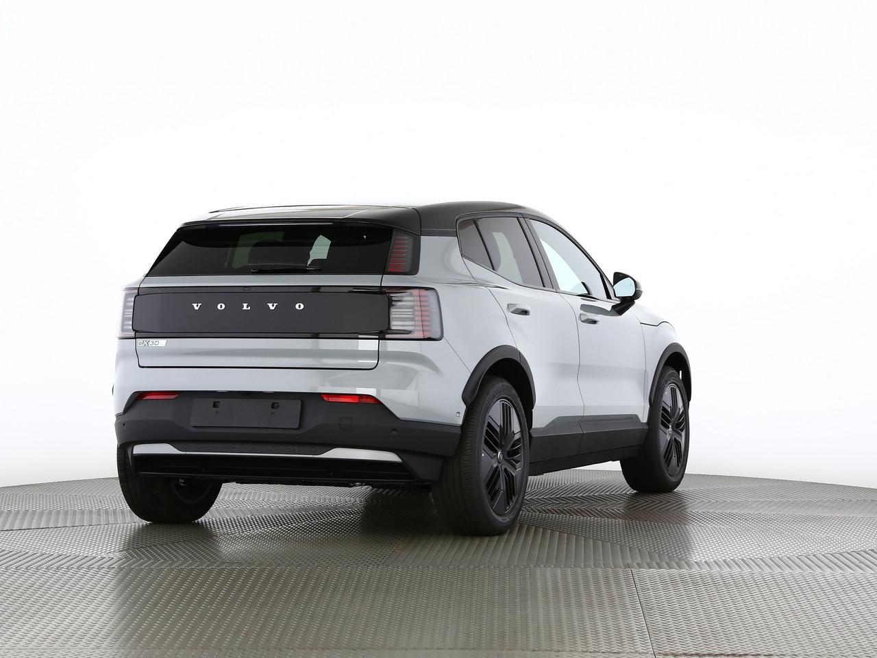 VOLVO EX30 CC P8 Ultra AWD-image-1