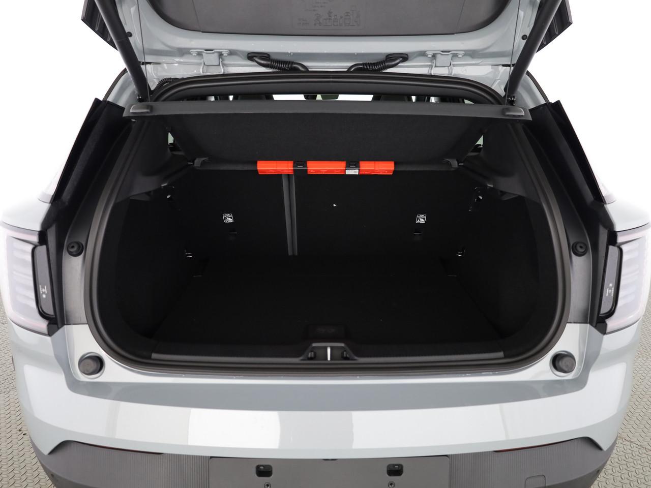 VOLVO EX30 CC P8 Ultra AWD-image-12