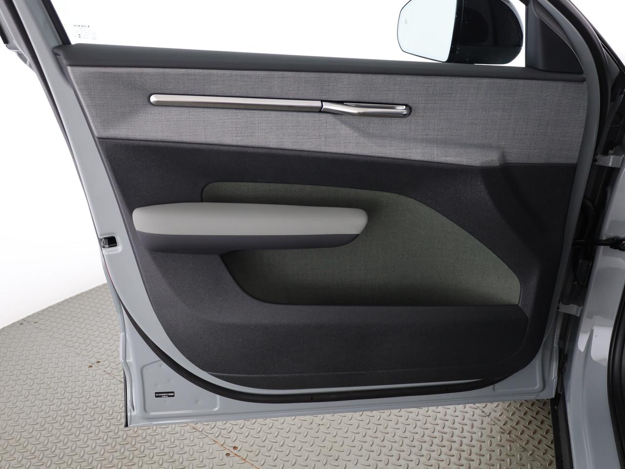 VOLVO EX30 CC P8 Ultra AWD-image-17