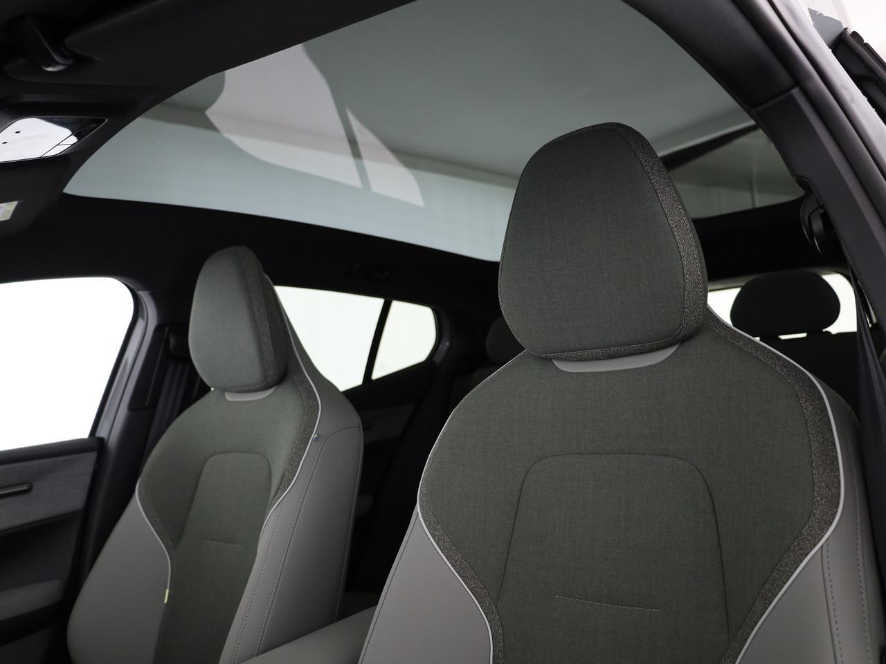 VOLVO EX30 CC P8 Ultra AWD-image-11