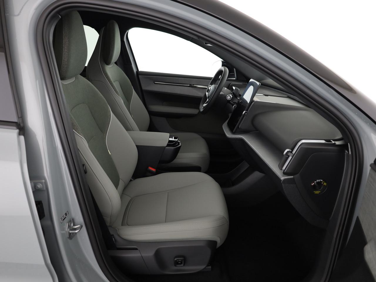 VOLVO EX30 CC P8 Ultra AWD-image-9
