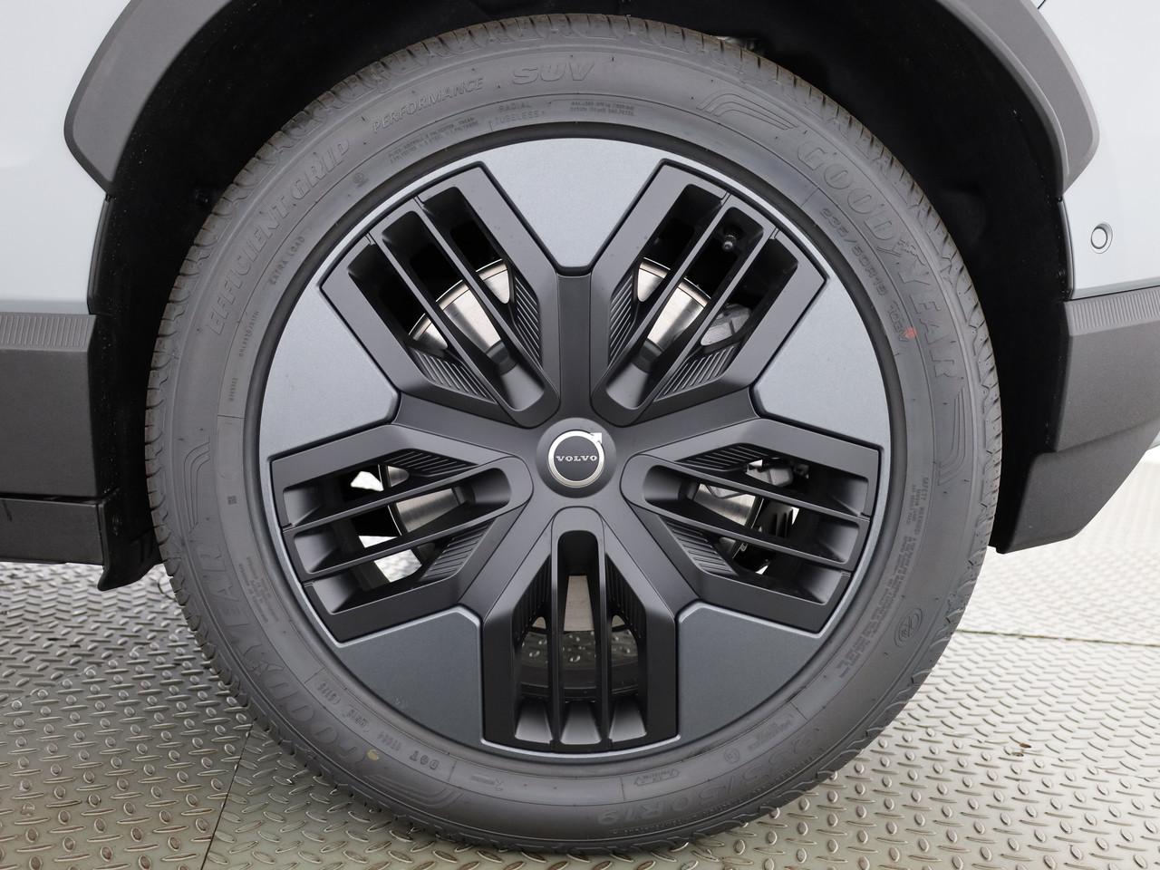 VOLVO EX30 CC P8 Ultra AWD-image-5