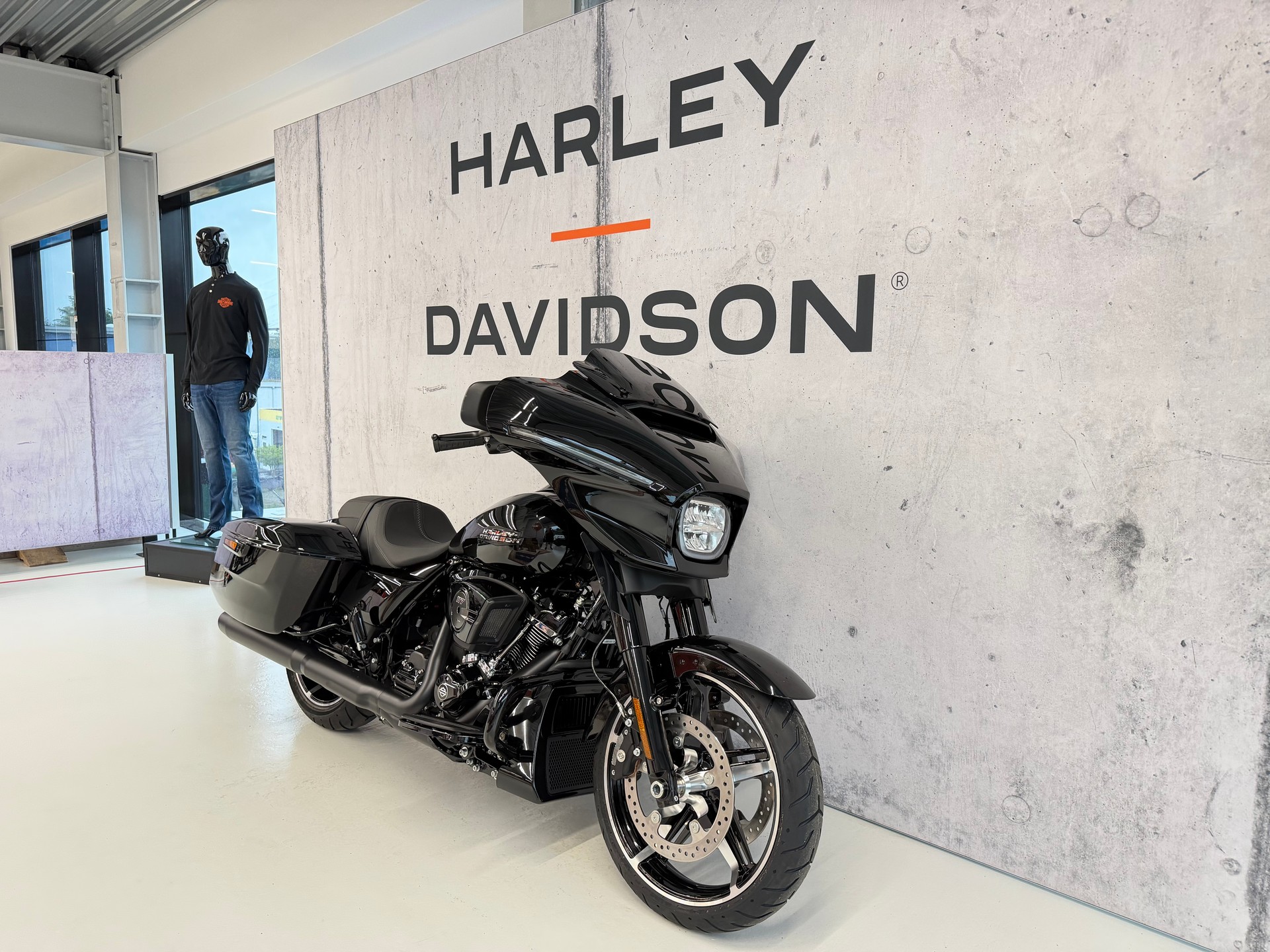 HARLEY-DAVIDSON FLHX Street Glide 117-showroom-element-1