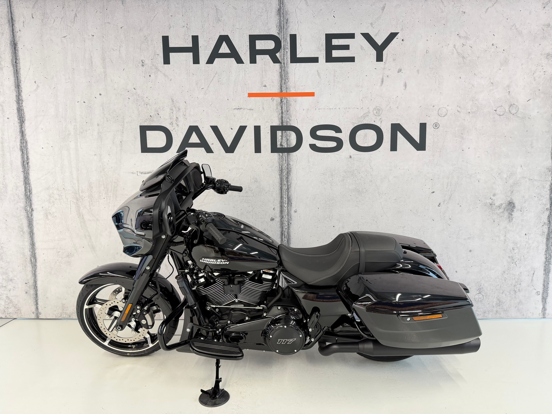 HARLEY-DAVIDSON FLHX Street Glide 117-showroom-element-3