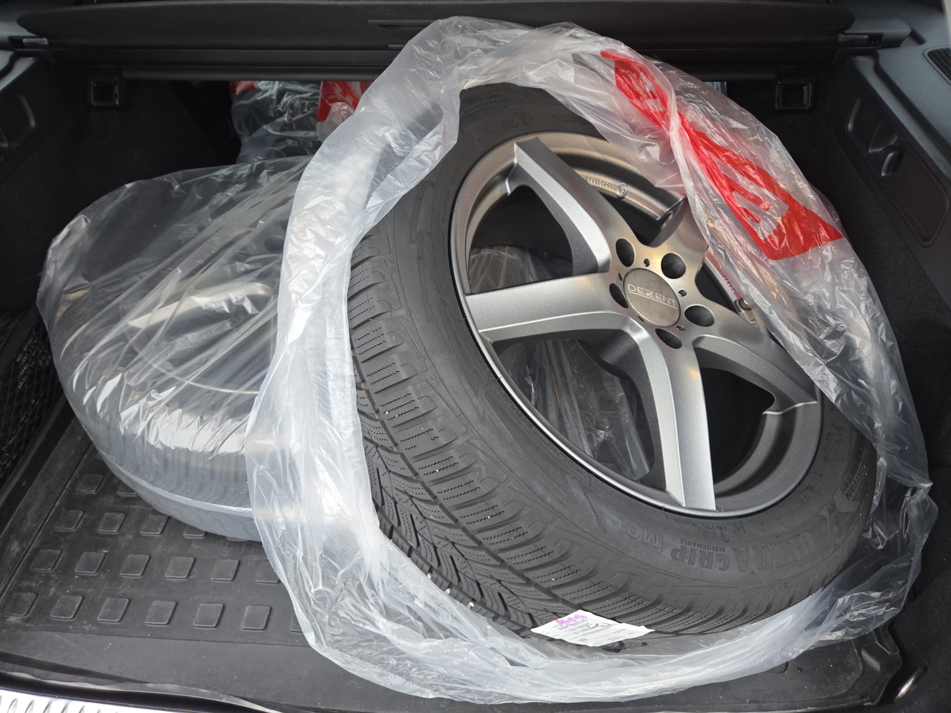 MERCEDES-BENZ C 220 d T 4Matic Swiss Star ** Parkpaket ** Premium Paket-image-11