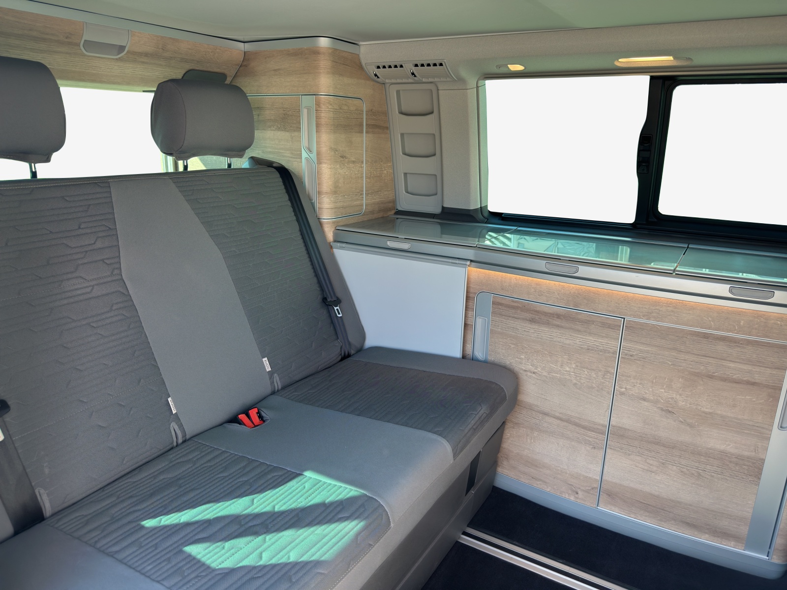 VW T6.1 California 2.0 TDI Ocean Liberty DSG-image-11